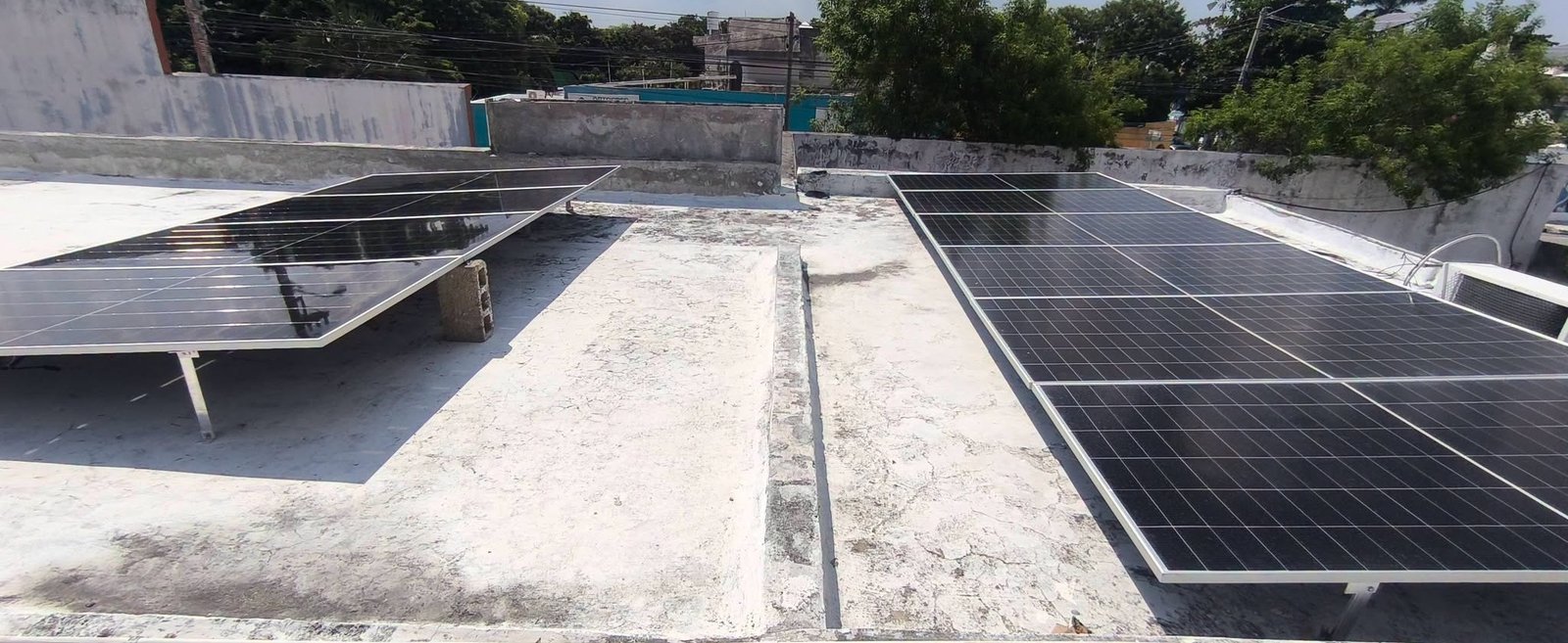 Instalación de paneles solares en el local Sindical